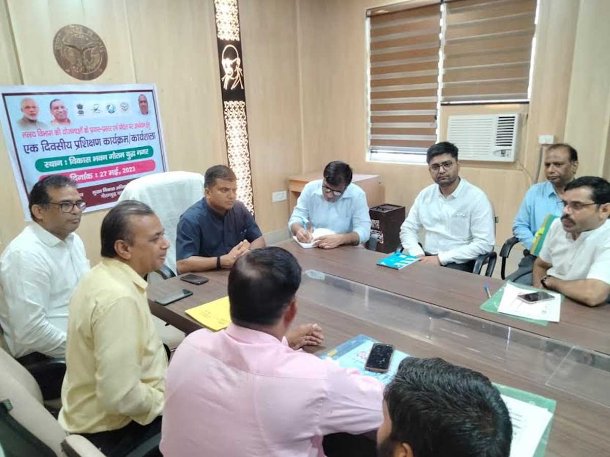 मत्स्य पालकों की समस्याओं को सुनने के लिए जिलाधिकारी ने की बैठक